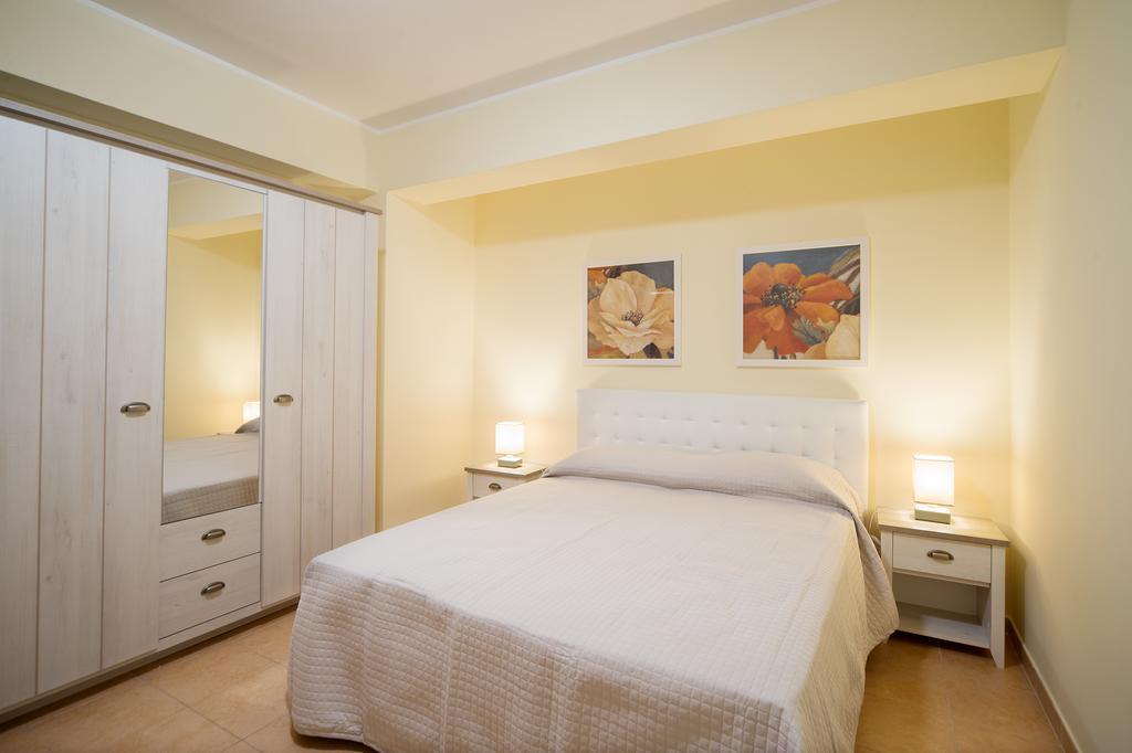 Apartamento Milly House Letojanni Exterior foto